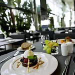 Отель Renaissance Barcelona Fira