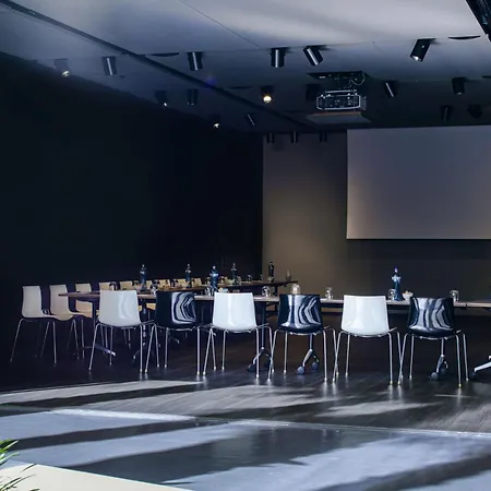 Renaissance Barcelona Fira 4*